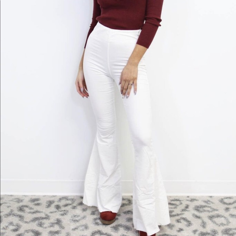 NWT WHITE CORDUROY FLARE JEANS